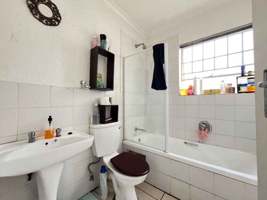 To Let 1 Bedroom Property for Rent in Rembrandt Park Gauteng