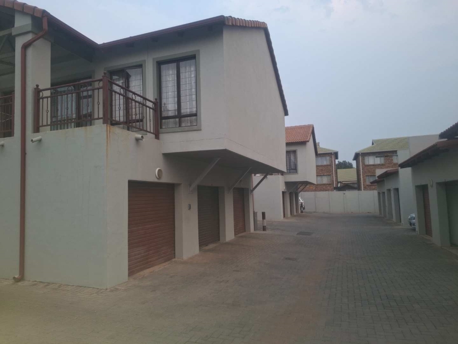 To Let 2 Bedroom Property for Rent in Moregloed Gauteng