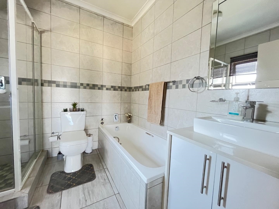 2 Bedroom Property for Sale in Illiondale Gauteng