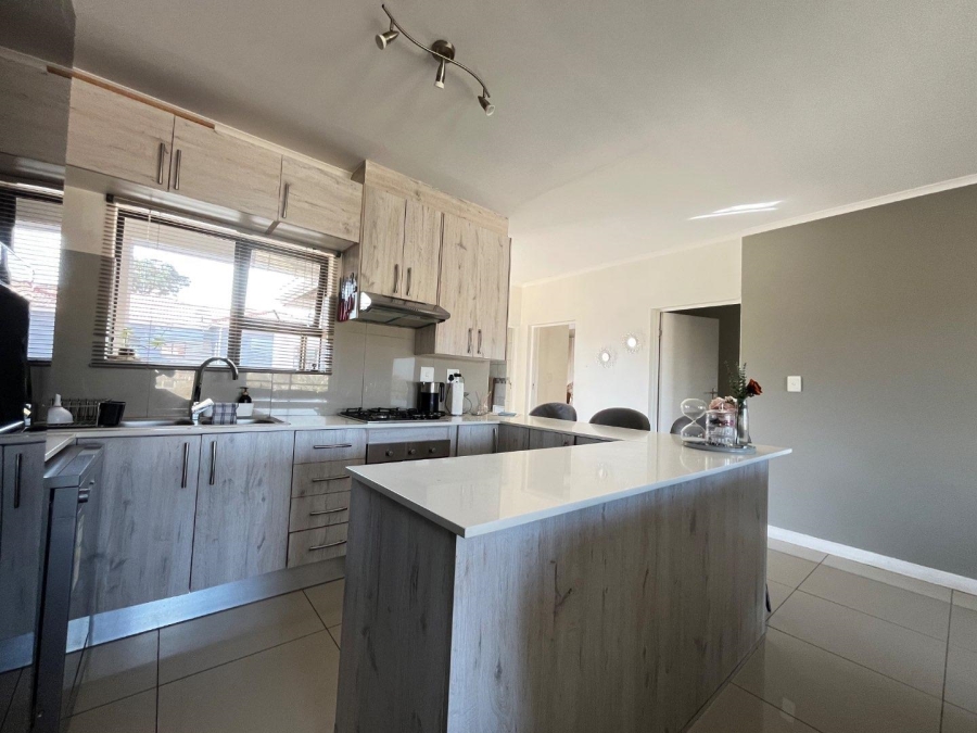2 Bedroom Property for Sale in Illiondale Gauteng