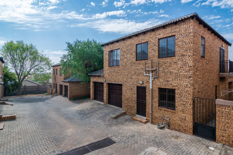 3 Bedroom Property for Sale in Willowbrook Gauteng