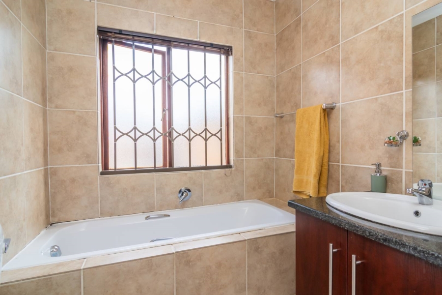 3 Bedroom Property for Sale in Willowbrook Gauteng