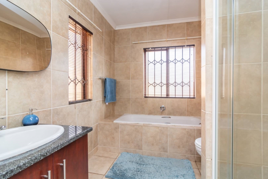 3 Bedroom Property for Sale in Willowbrook Gauteng