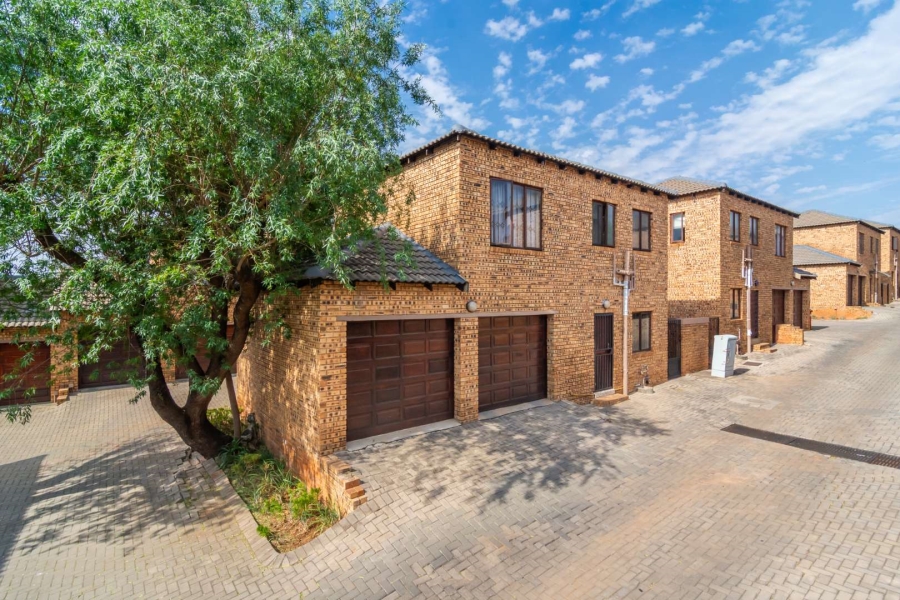 3 Bedroom Property for Sale in Willowbrook Gauteng