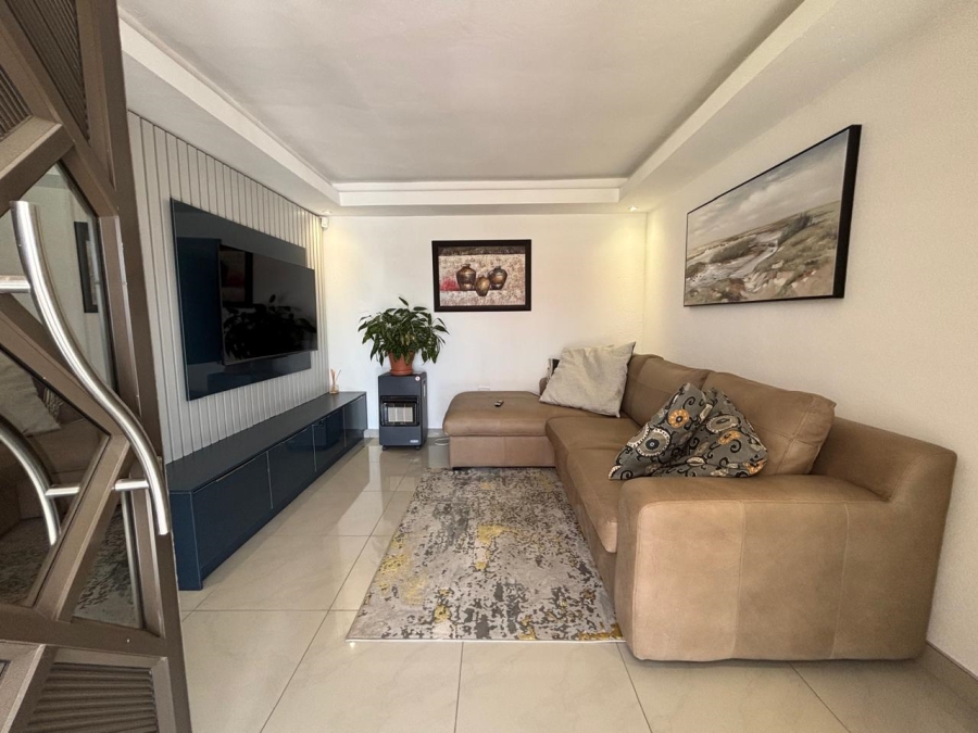 2 Bedroom Property for Sale in Roseacres Gauteng