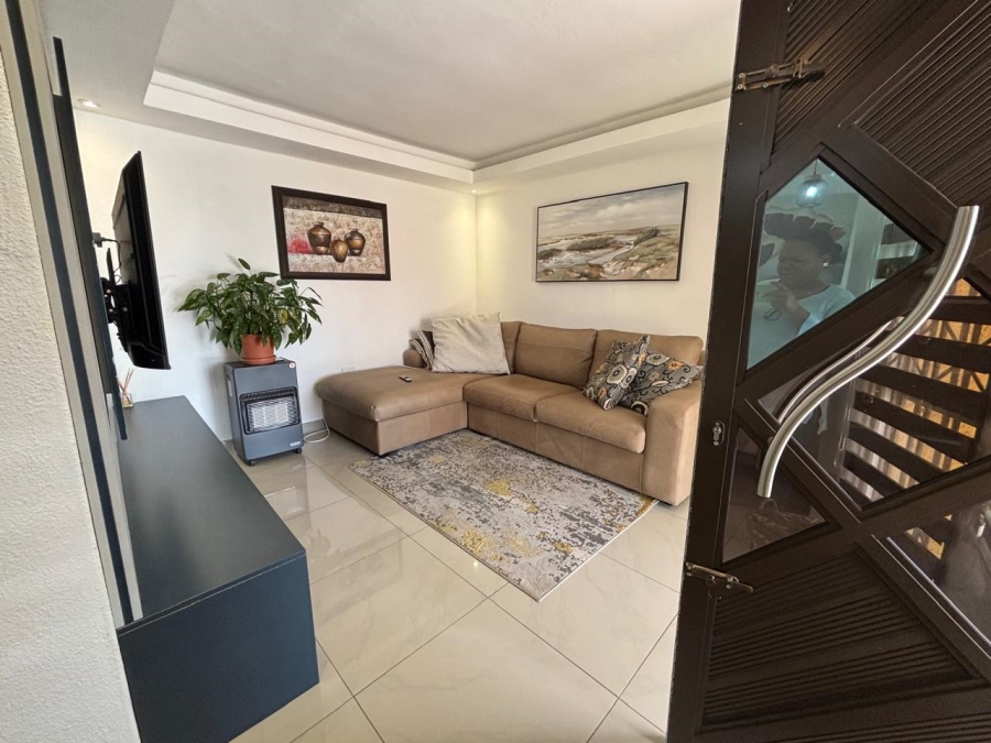 2 Bedroom Property for Sale in Roseacres Gauteng