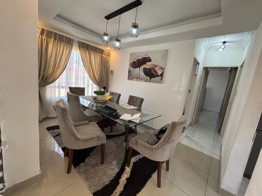 2 Bedroom Property for Sale in Roseacres Gauteng