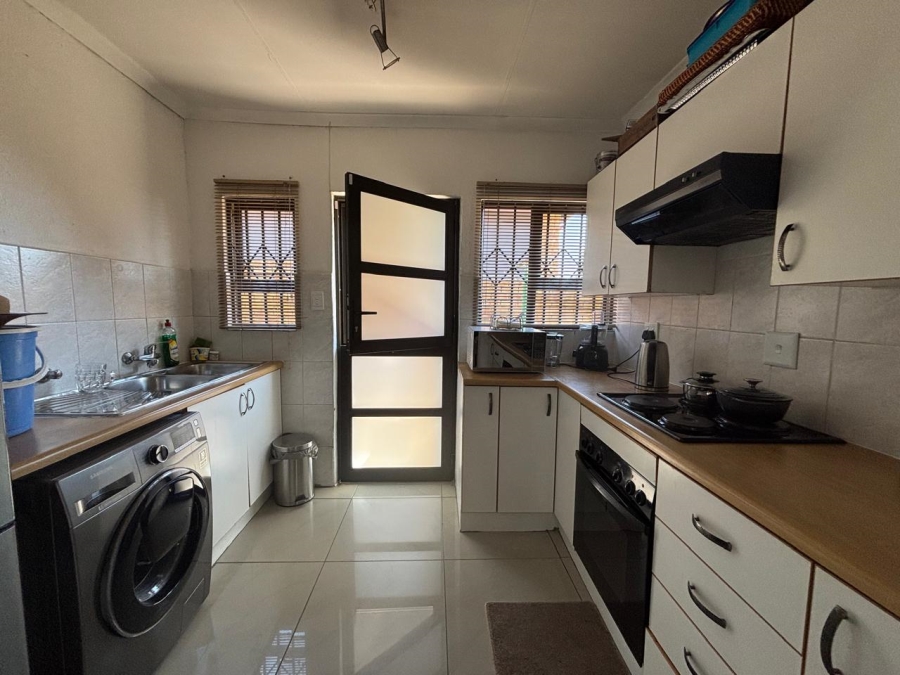 2 Bedroom Property for Sale in Roseacres Gauteng