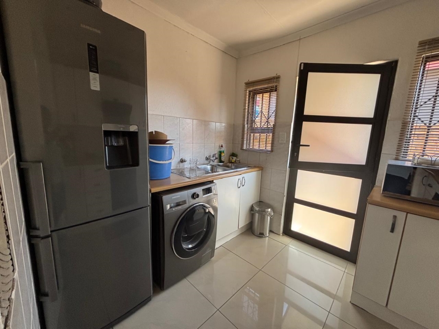 2 Bedroom Property for Sale in Roseacres Gauteng