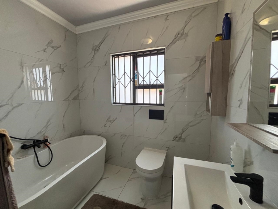 2 Bedroom Property for Sale in Roseacres Gauteng