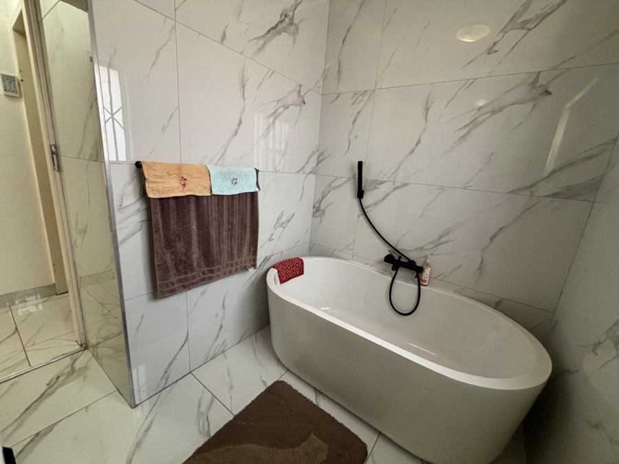 2 Bedroom Property for Sale in Roseacres Gauteng