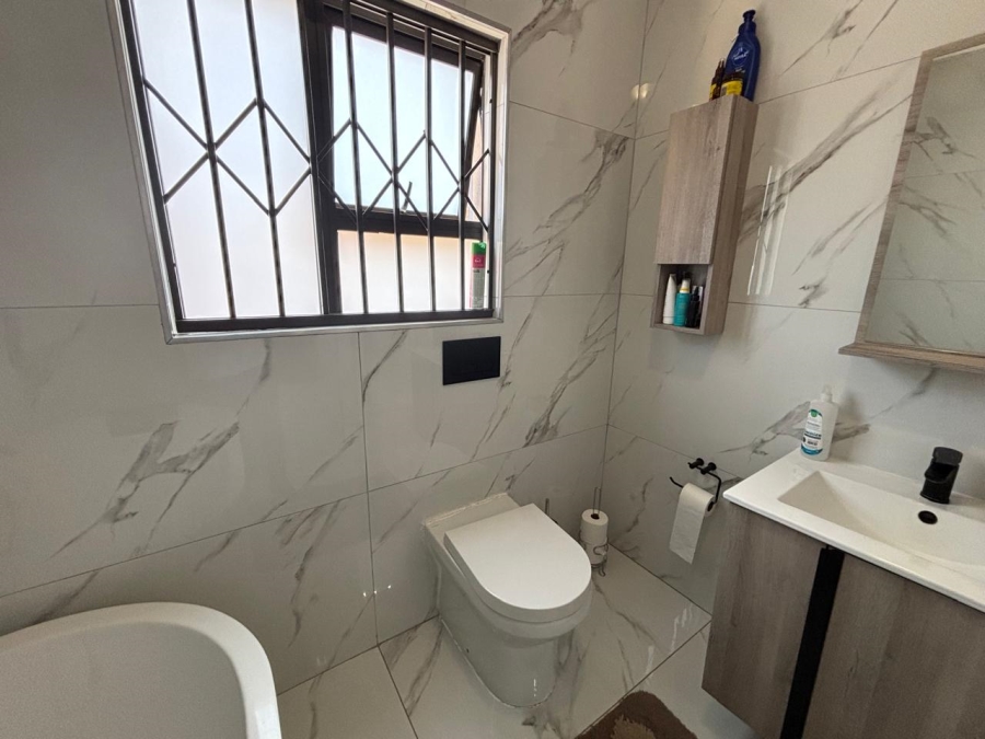 2 Bedroom Property for Sale in Roseacres Gauteng