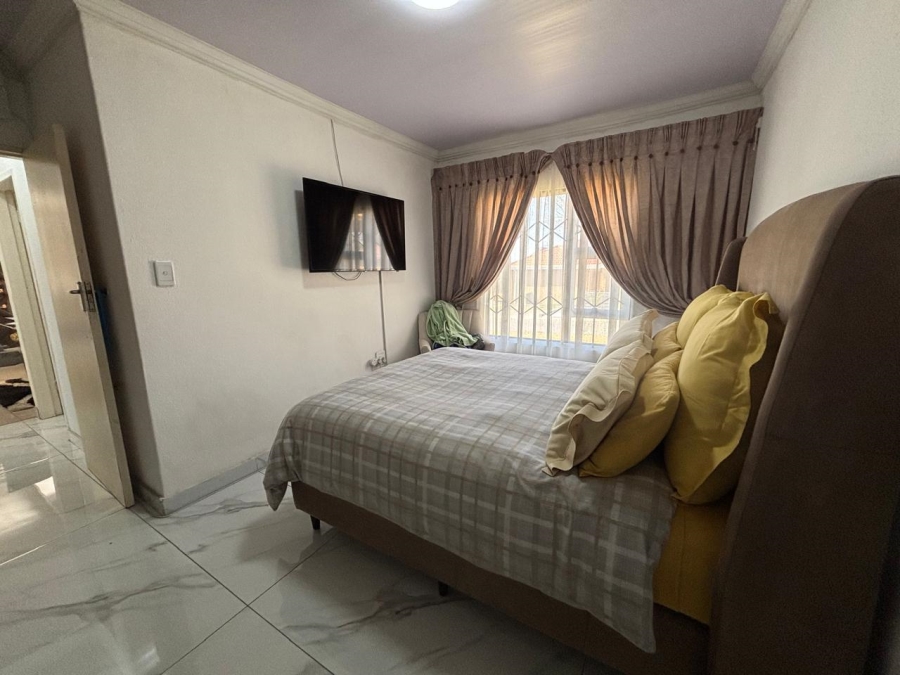 2 Bedroom Property for Sale in Roseacres Gauteng