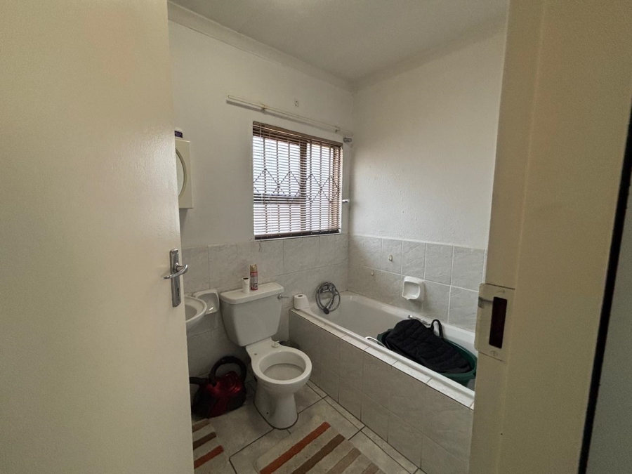 2 Bedroom Property for Sale in Roseacres Gauteng