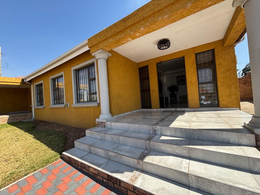 2 Bedroom Property for Sale in Roseacres Gauteng