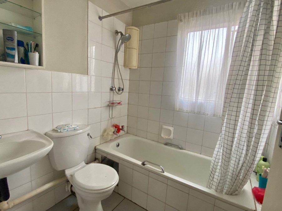 2 Bedroom Property for Sale in Lakefield Gauteng