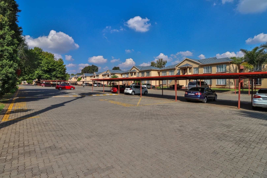 2 Bedroom Property for Sale in Lakefield Gauteng