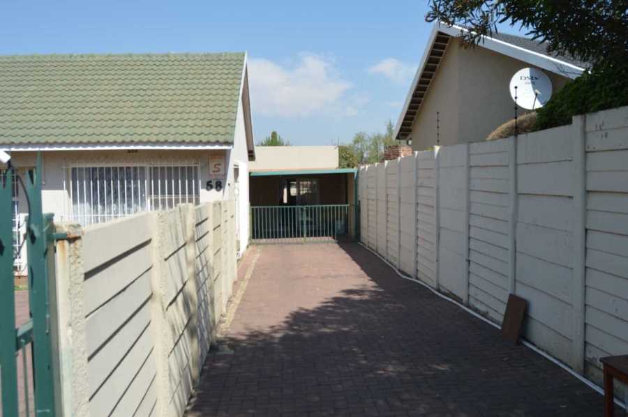 2 Bedroom Property for Sale in Brackendowns Gauteng
