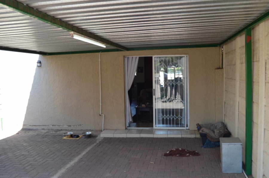 2 Bedroom Property for Sale in Brackendowns Gauteng