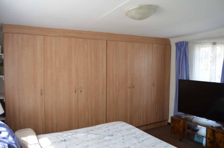 2 Bedroom Property for Sale in Brackendowns Gauteng