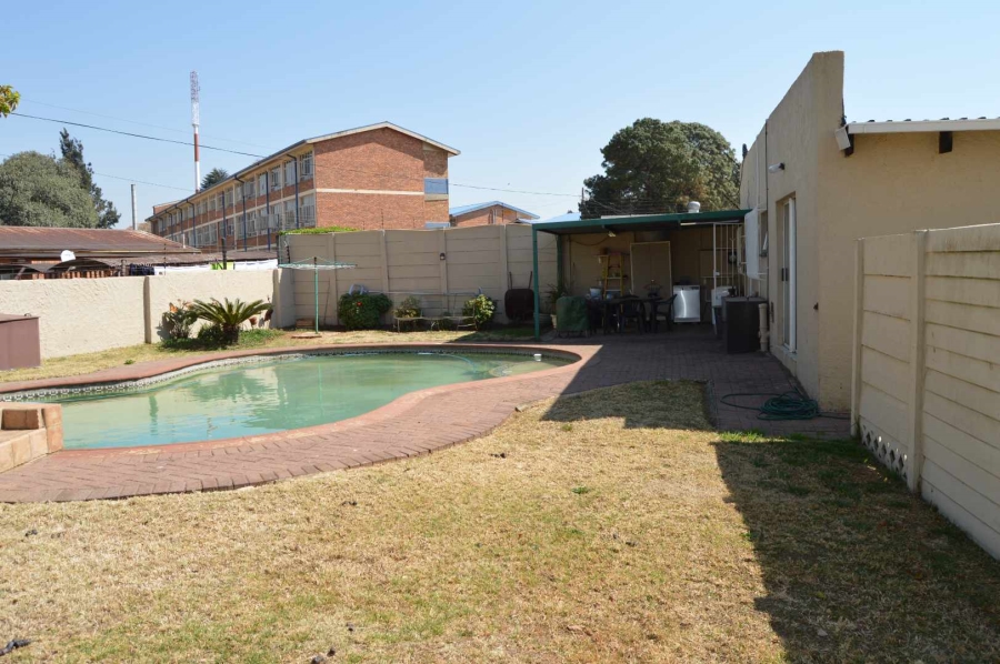 2 Bedroom Property for Sale in Brackendowns Gauteng