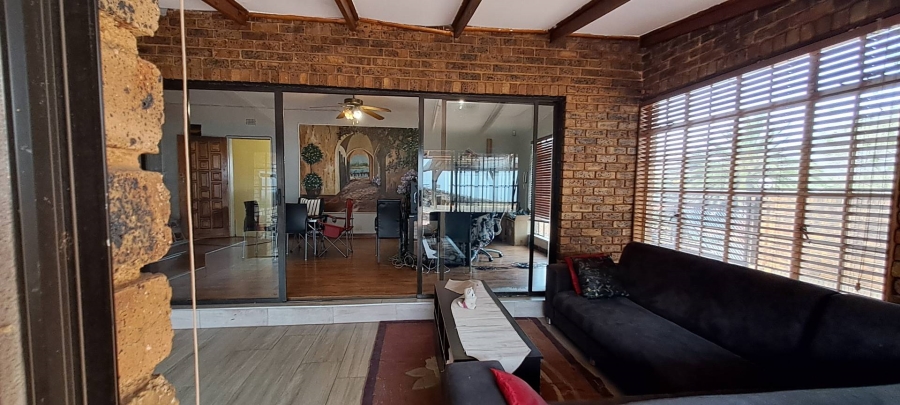 4 Bedroom Property for Sale in Mulbarton Gauteng