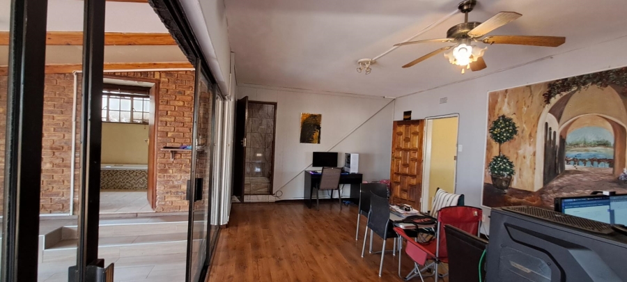 4 Bedroom Property for Sale in Mulbarton Gauteng