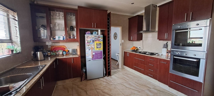 4 Bedroom Property for Sale in Mulbarton Gauteng