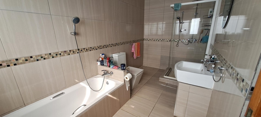 4 Bedroom Property for Sale in Mulbarton Gauteng