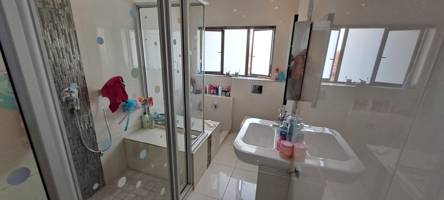 4 Bedroom Property for Sale in Mulbarton Gauteng