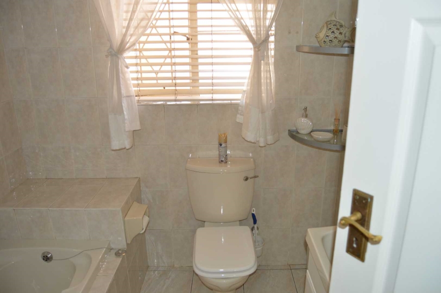 4 Bedroom Property for Sale in Brackenhurst Gauteng