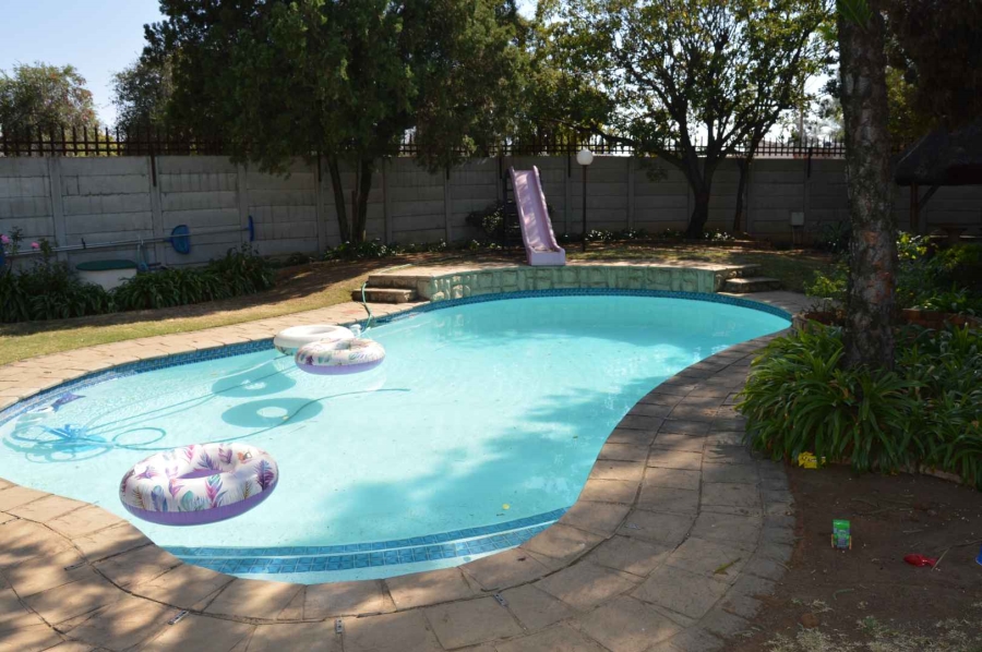 4 Bedroom Property for Sale in Brackenhurst Gauteng