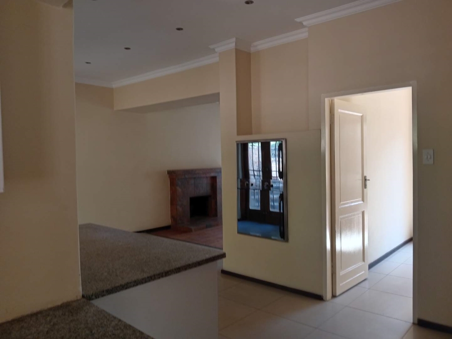 To Let 3 Bedroom Property for Rent in Orange Grove Gauteng