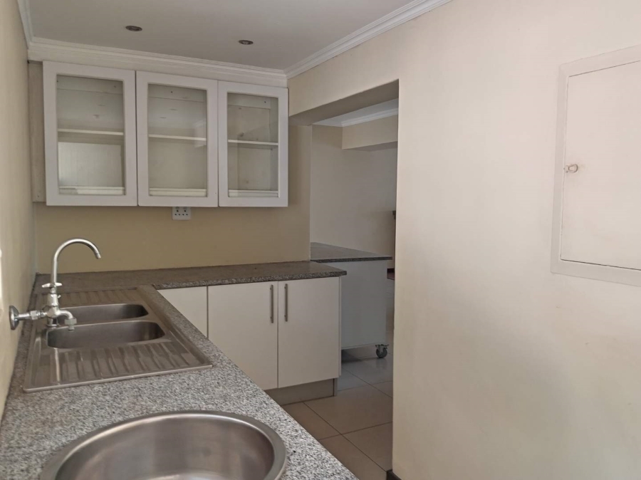 To Let 3 Bedroom Property for Rent in Orange Grove Gauteng