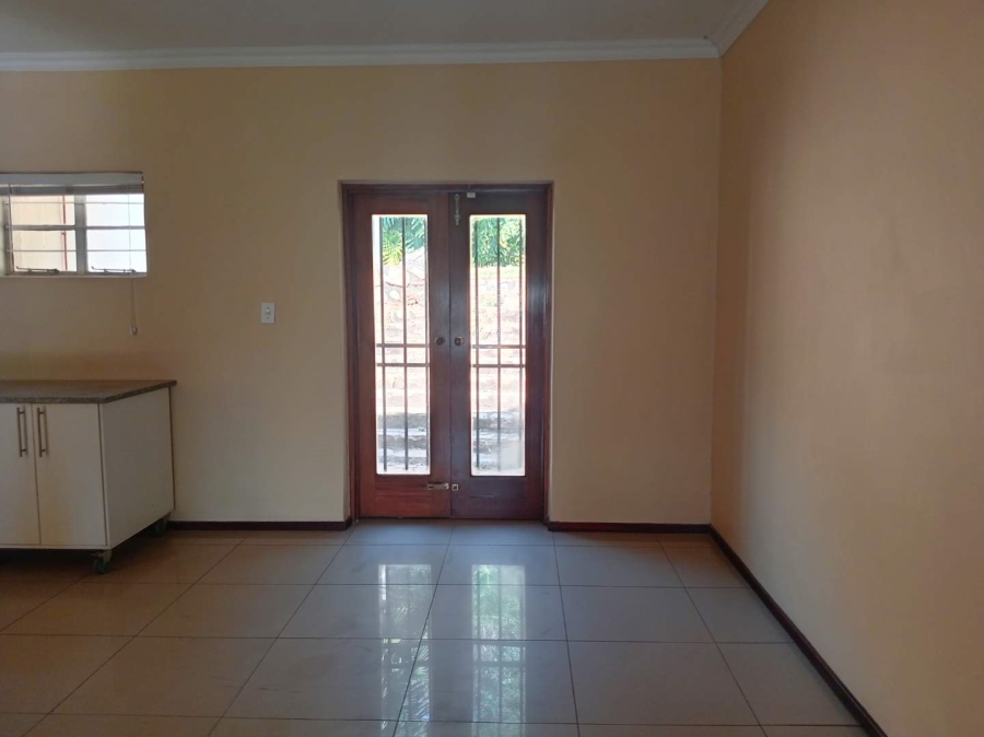 To Let 3 Bedroom Property for Rent in Orange Grove Gauteng
