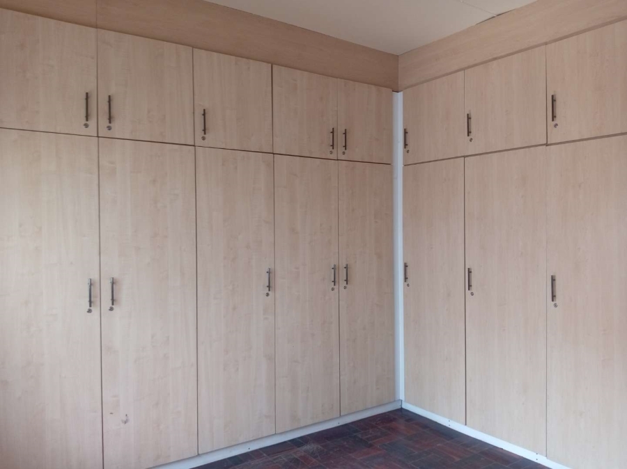 To Let 3 Bedroom Property for Rent in Orange Grove Gauteng