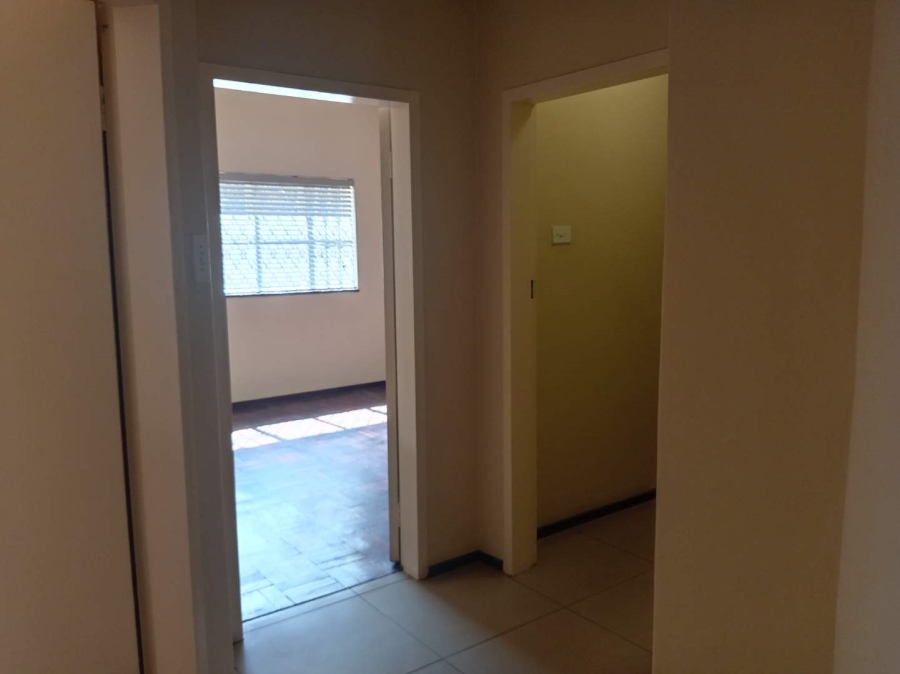 To Let 3 Bedroom Property for Rent in Orange Grove Gauteng