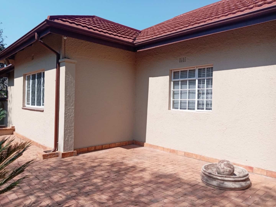 To Let 3 Bedroom Property for Rent in Orange Grove Gauteng