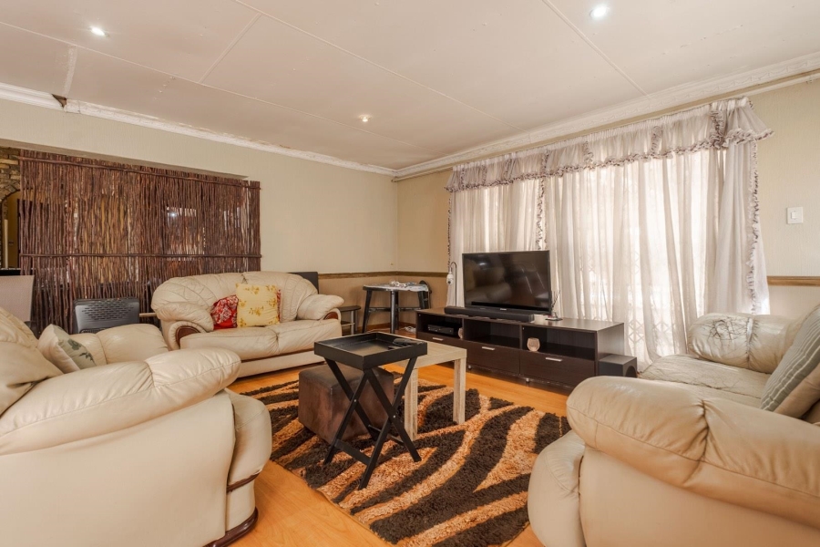 7 Bedroom Property for Sale in Newlands Gauteng