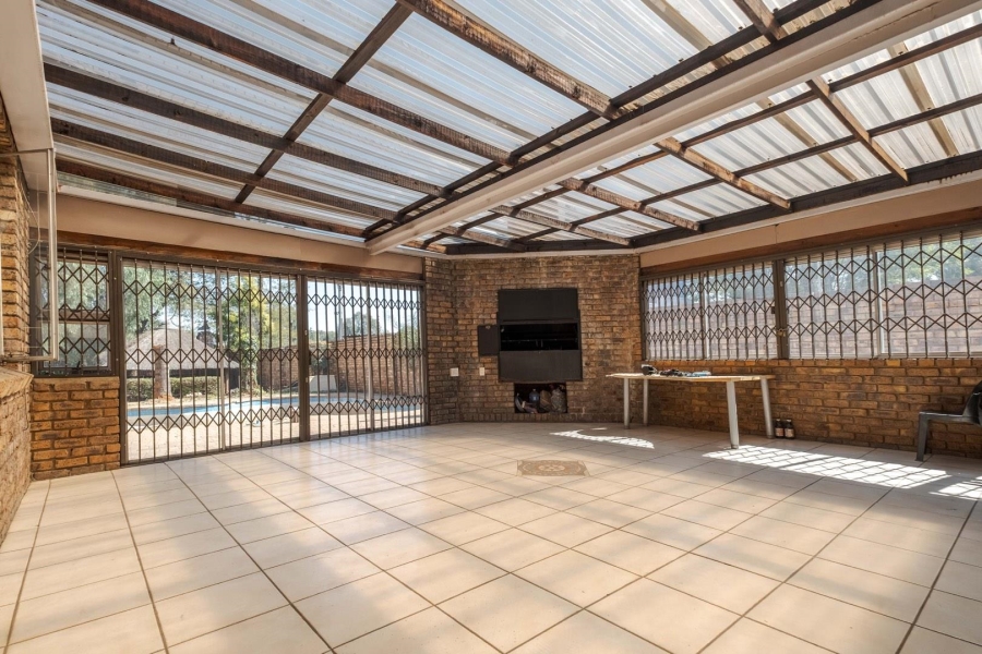 7 Bedroom Property for Sale in Newlands Gauteng