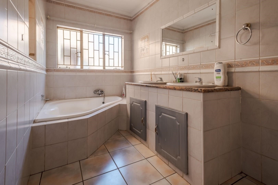 7 Bedroom Property for Sale in Newlands Gauteng