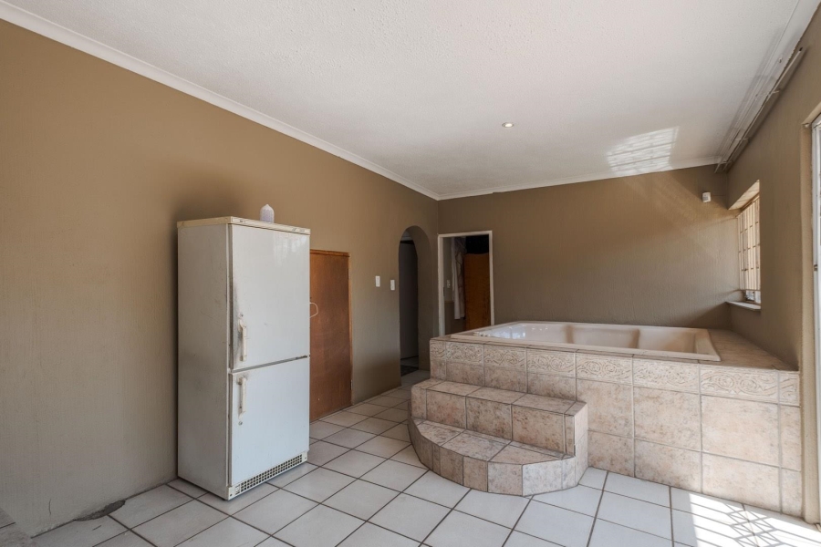 7 Bedroom Property for Sale in Newlands Gauteng