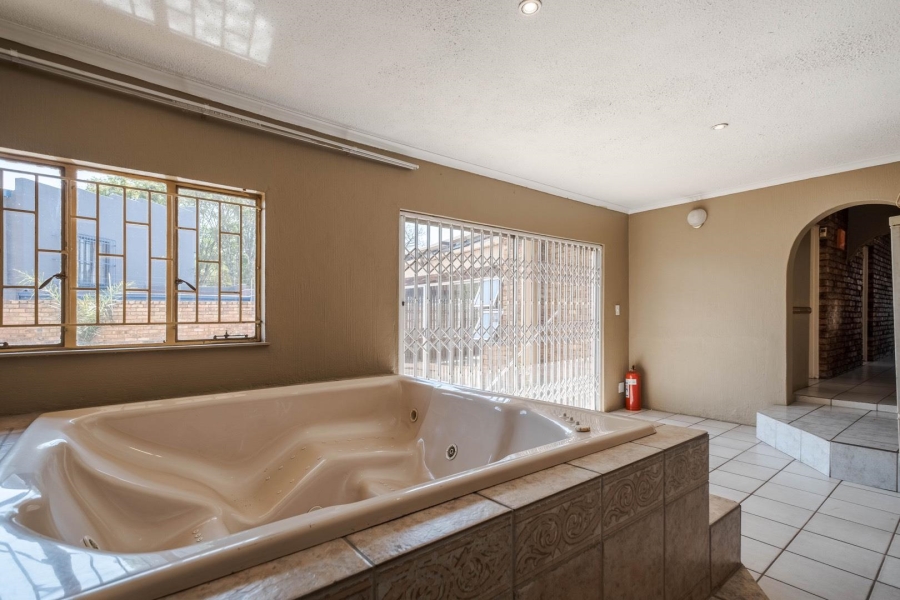7 Bedroom Property for Sale in Newlands Gauteng