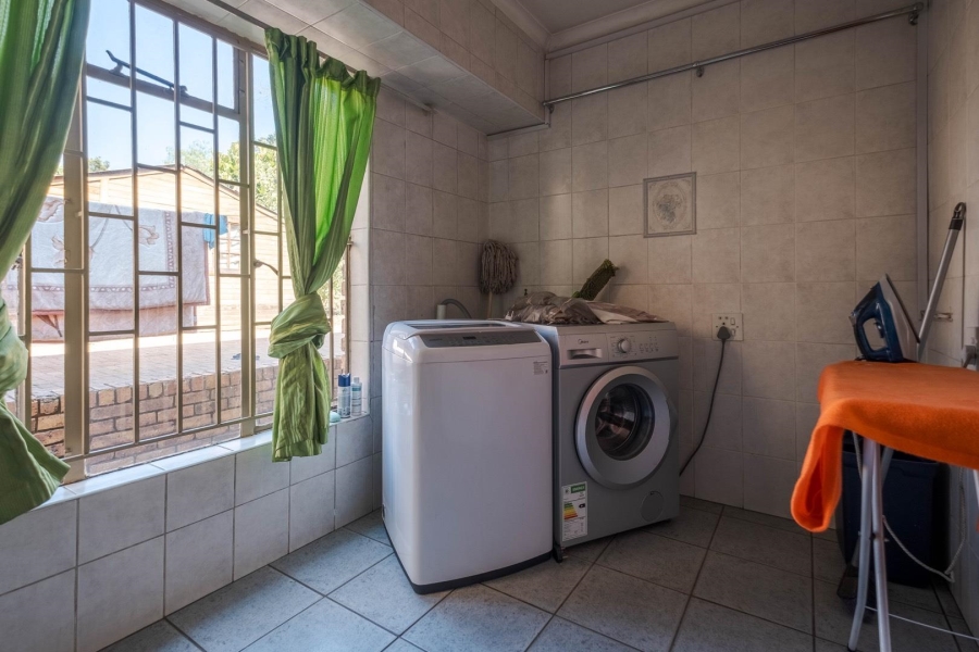 7 Bedroom Property for Sale in Newlands Gauteng