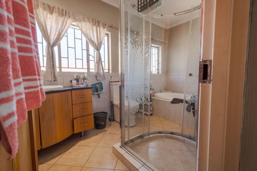 7 Bedroom Property for Sale in Newlands Gauteng