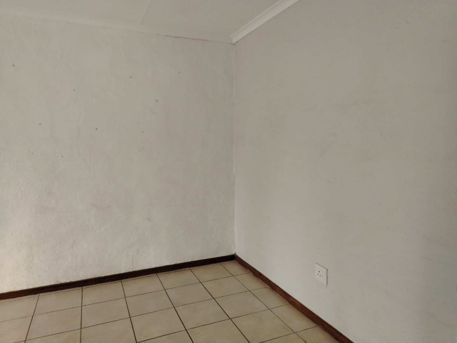 To Let 2 Bedroom Property for Rent in Mondeor Gauteng