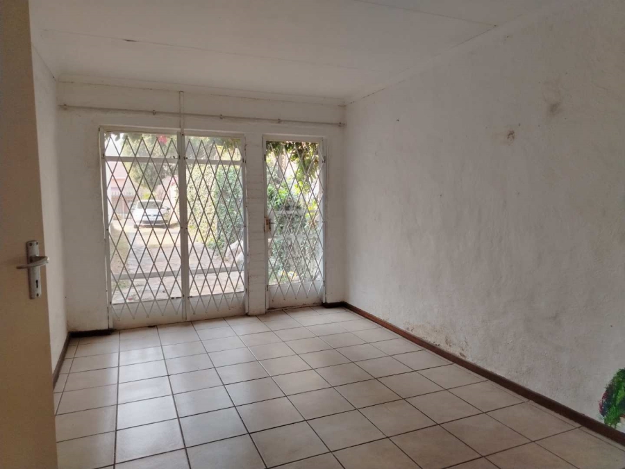 To Let 2 Bedroom Property for Rent in Mondeor Gauteng