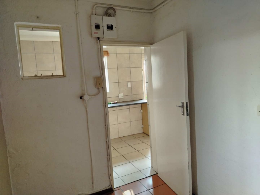 To Let 2 Bedroom Property for Rent in Mondeor Gauteng
