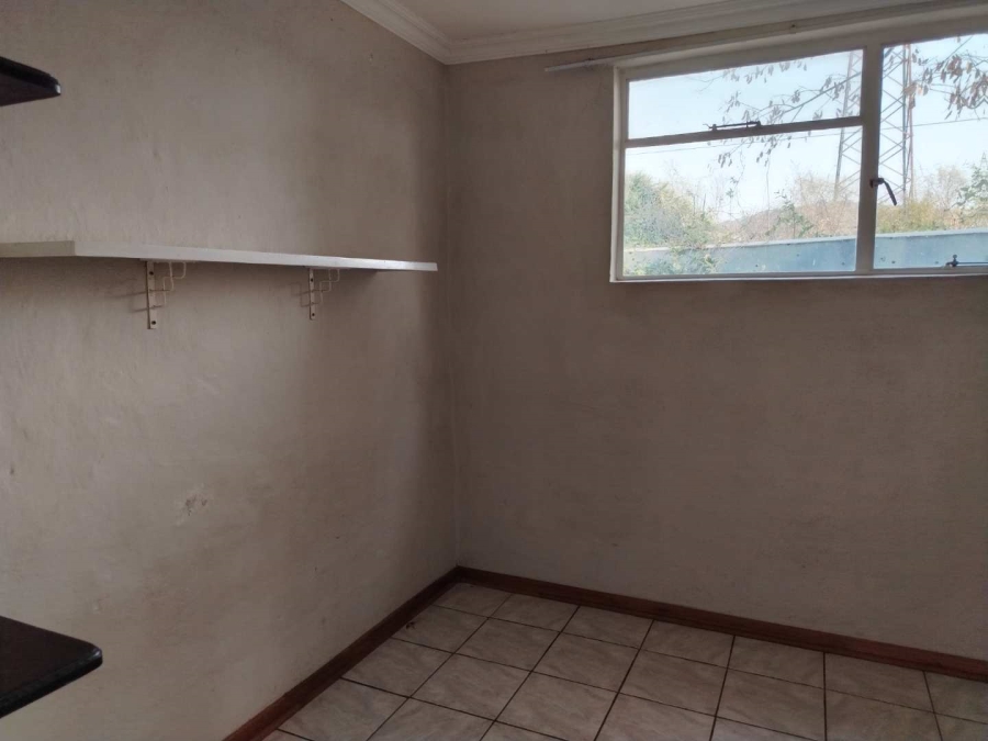 To Let 2 Bedroom Property for Rent in Mondeor Gauteng