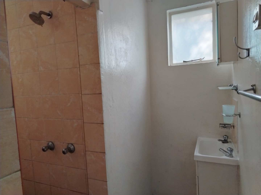 To Let 2 Bedroom Property for Rent in Mondeor Gauteng